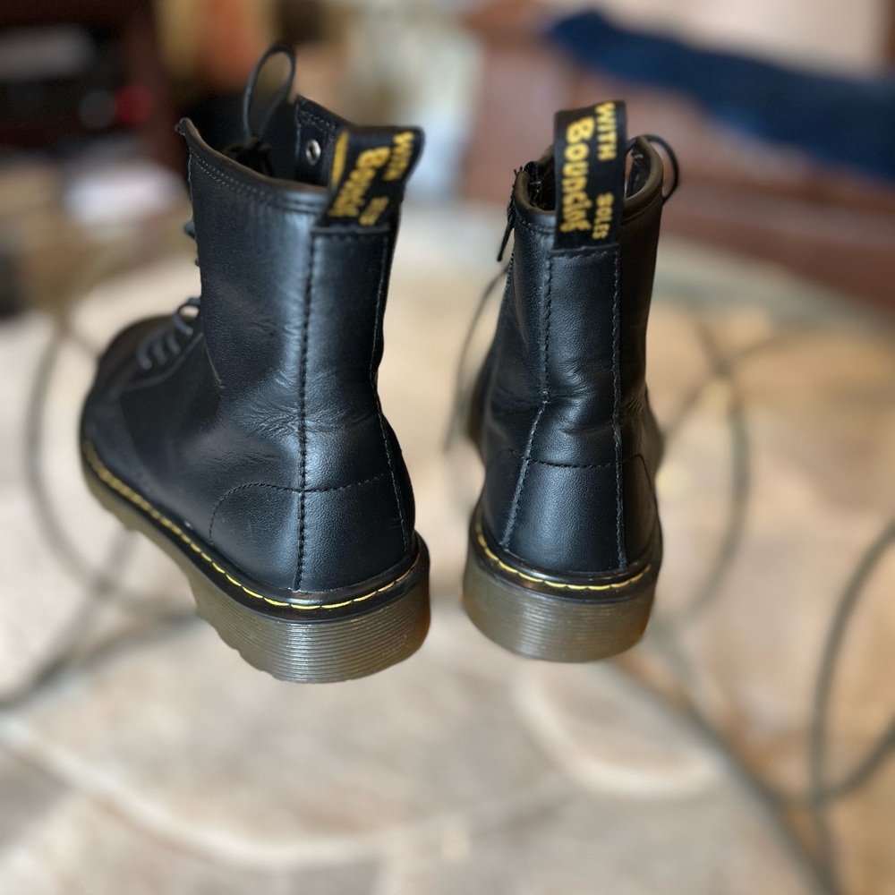 Dr. Martens pre-loved in very good condition leather boots size 3.